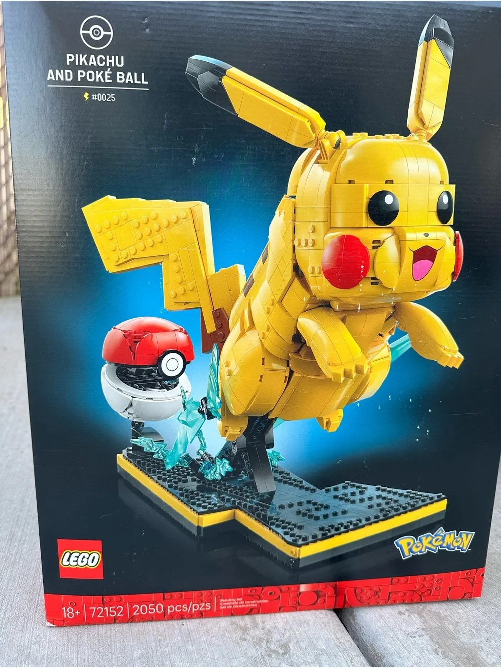 NIB / LEGO Pokémon Pikachu and Poké Ball Building Set - Yellow